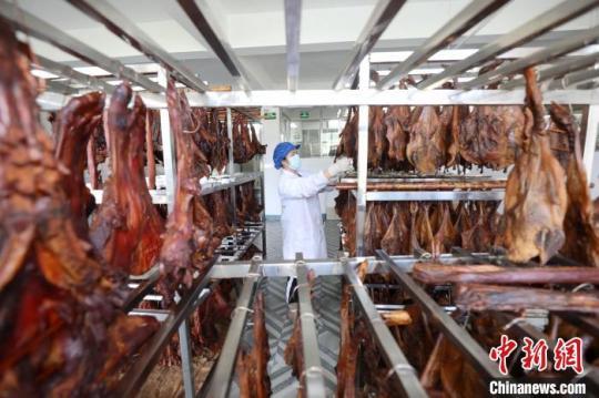 廣西侗鄉(xiāng)三江 臘味飄香促進就業(yè)，鞋材產(chǎn)業(yè)協(xié)同發(fā)展